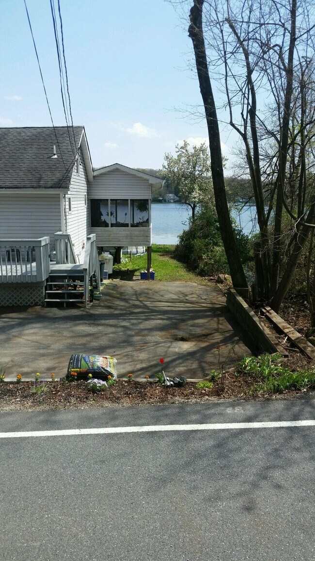 Driveway - 154 Lackawanna Dr