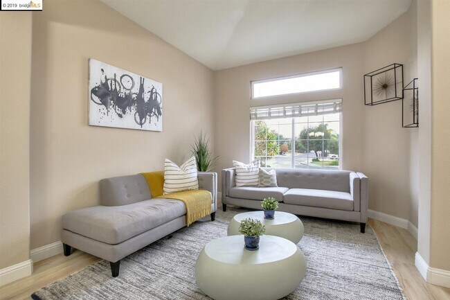 Foto del edificio - 2450 Palm Ct
