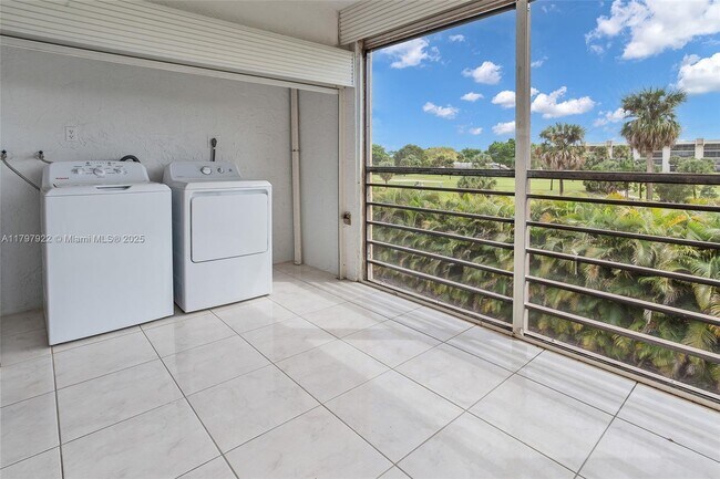 Foto del edificio - 9370 SW 8th St