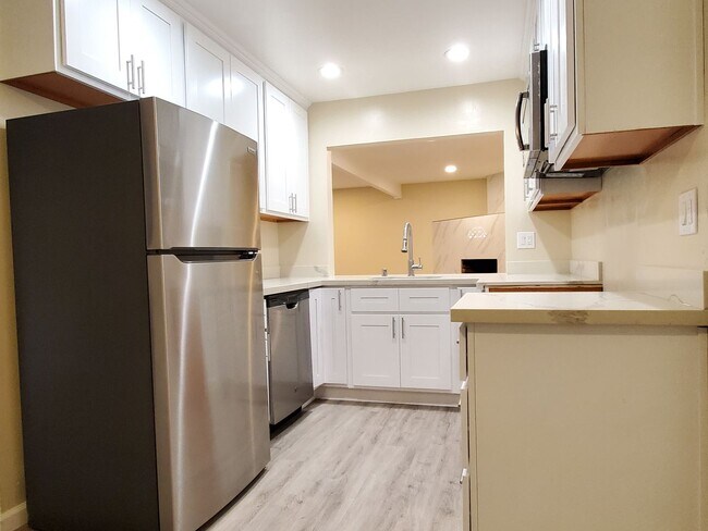 Building Photo - 156 Lonetree Ct