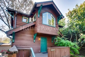 Building Photo - 1719 Main St