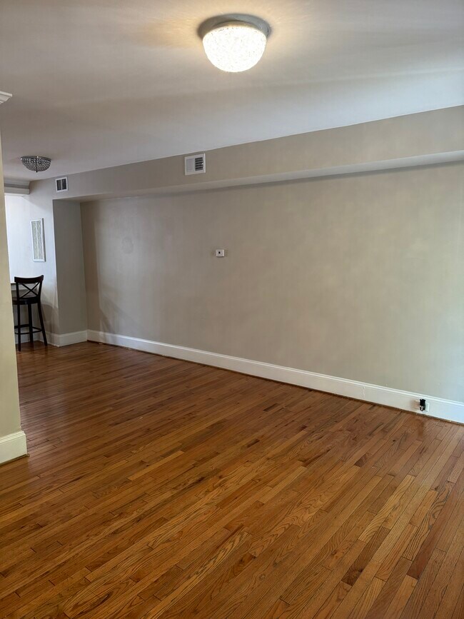 Foto del edificio - 703 Hamilton St NW