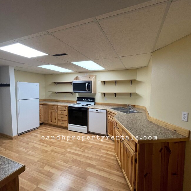 Building Photo - 316 19th St W