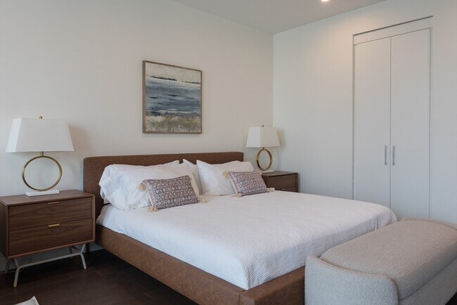 Building Photo - 40 Trinity Pl