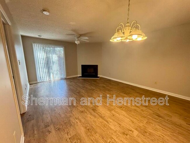 Foto del edificio - 104 Commons Dr