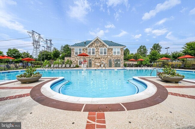 Foto del edificio - 24701 Byrne Meadow Sq