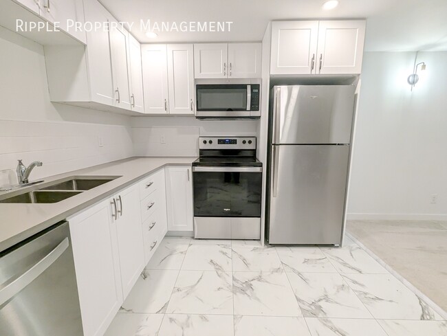 Photo du bâtiment - FIRST MONTH FREE! FANTASTIC 2 BEDS\1 BATHS...