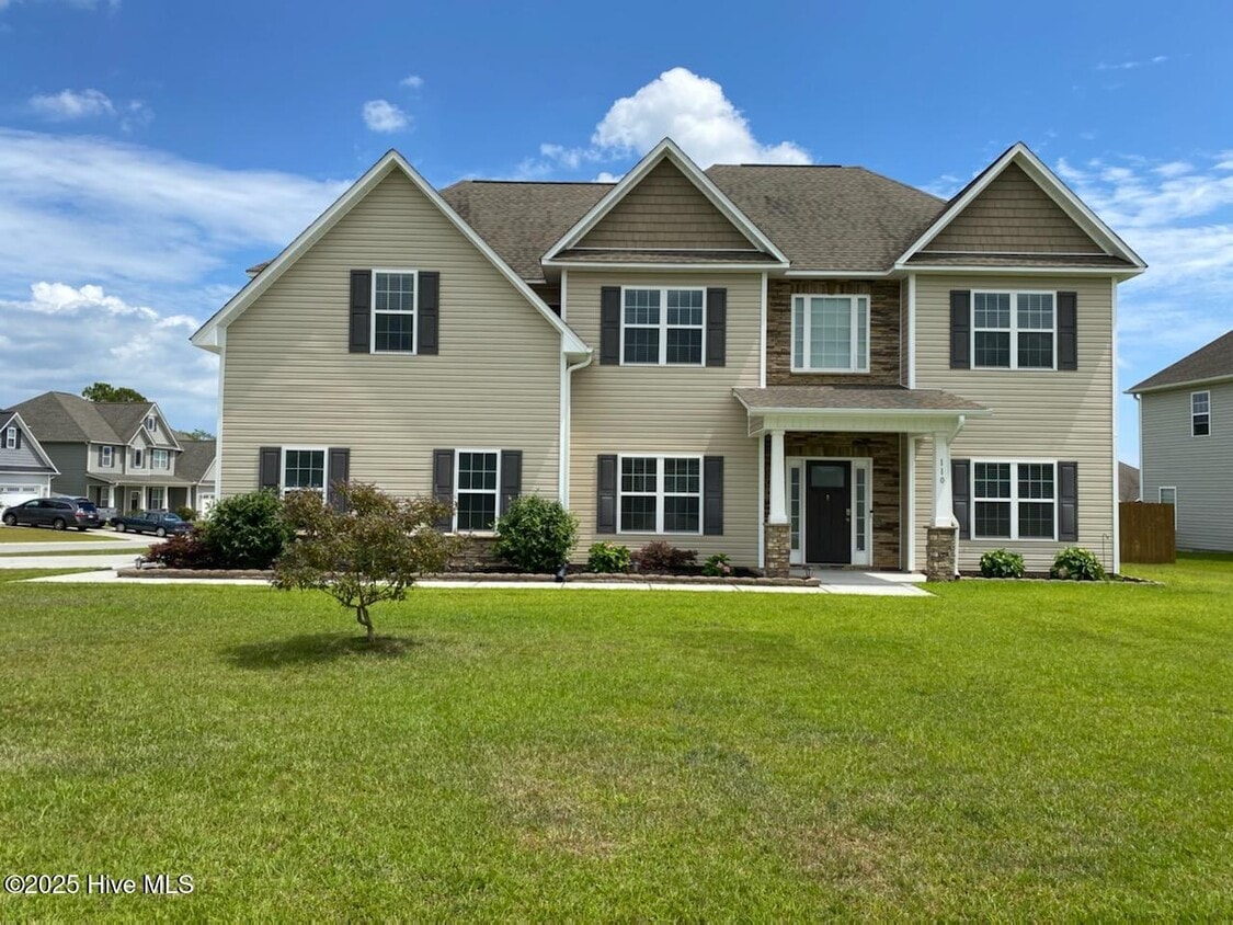 Primary Photo - 110 Regatta Way