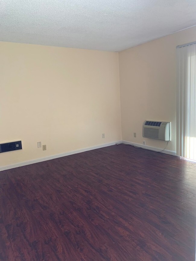 Foto del edificio - 1051 Rock Springs Rd