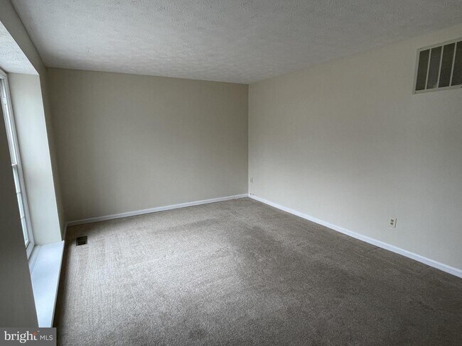 Building Photo - 2134 Commissary Cir