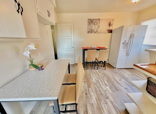 Building Photo - 2811 Dracena St
