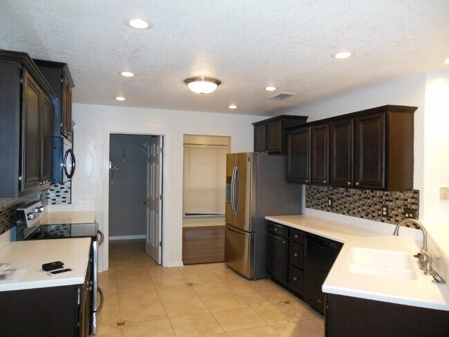 Foto del edificio - Home For Rent