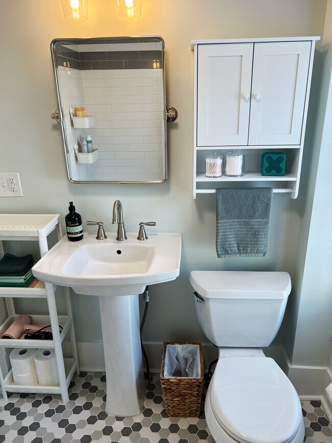 Bathroom - 518 E Victory Dr