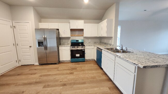 Building Photo - 4011 McKenzie Dr SW