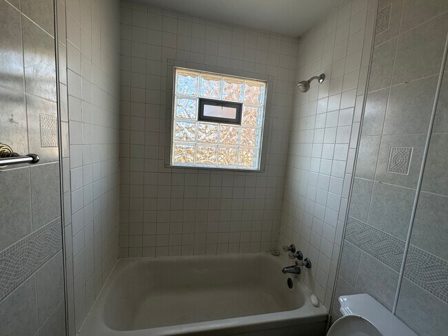 Building Photo - 130 Briarcliff Dr