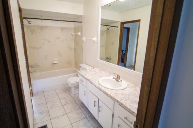Building Photo - 5661 Great Woods Blvd