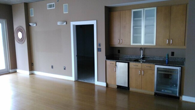 Foto del edificio - 505 E 6th Street, Unit 501