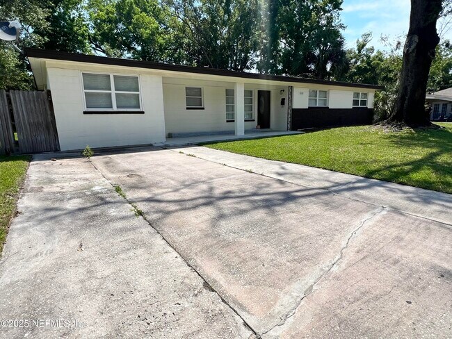 Foto del edificio - 8105 Santillo Dr