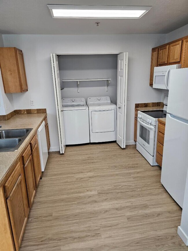 Building Photo - 6181 S Sea Breeze Way