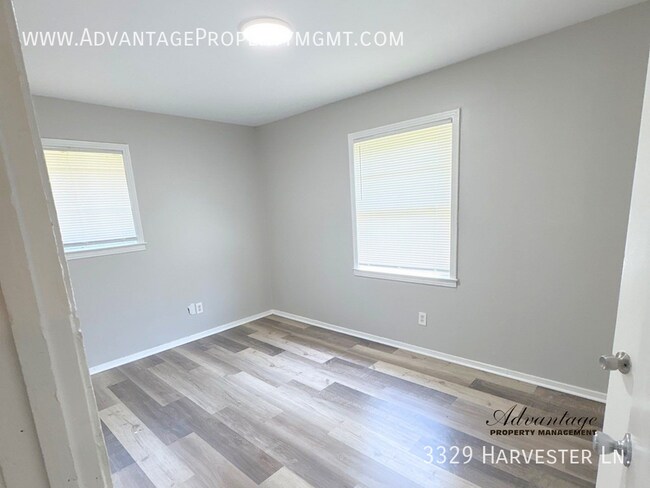 Foto del edificio - 3329 Harvester Ln