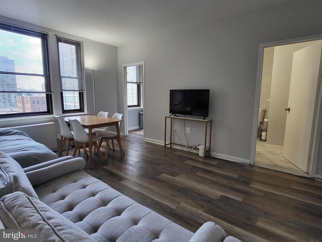 Foto del edificio - 135 S 19th St