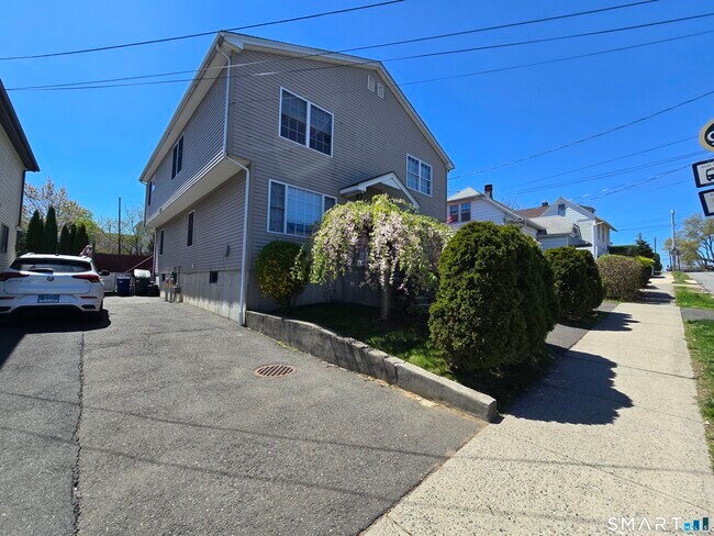 Foto del edificio - 148 Granfield Ave