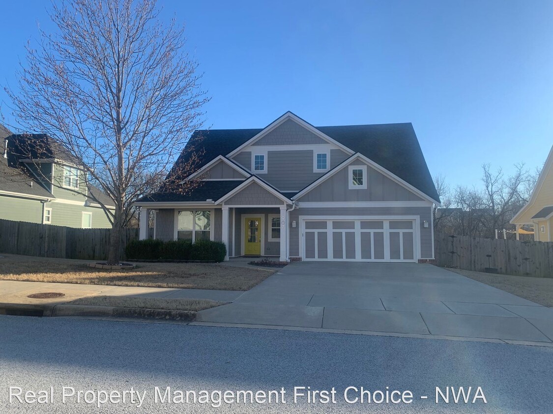 4 br, 3 bath House 907 Chancery Lane House Rental in Cave Springs