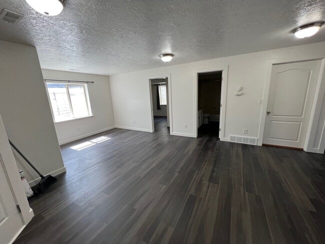 Foto del edificio - 3507 Bay Ct