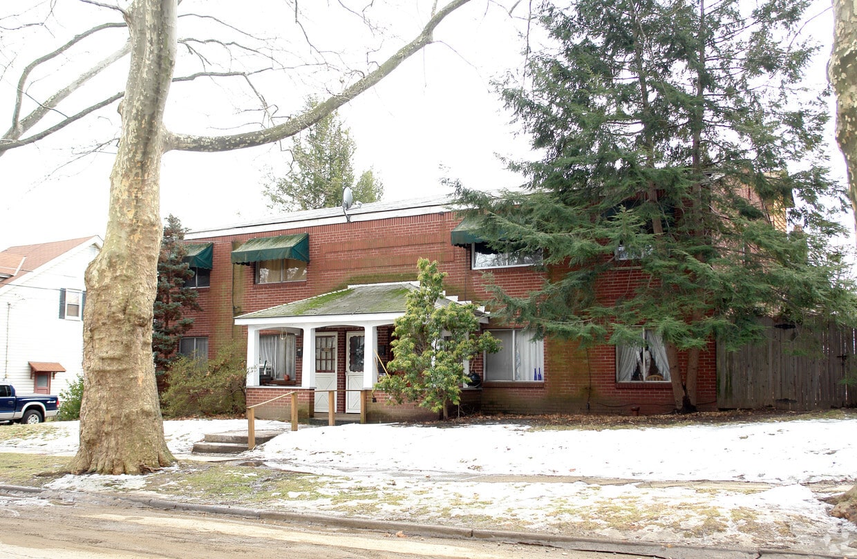 208 Washington Ave, Oakmont, PA 15139 Apartments in Oakmont, PA