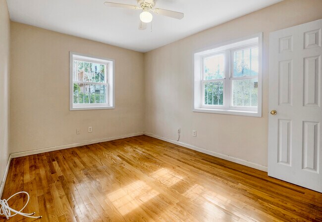 Building Photo - 715 E 37th St