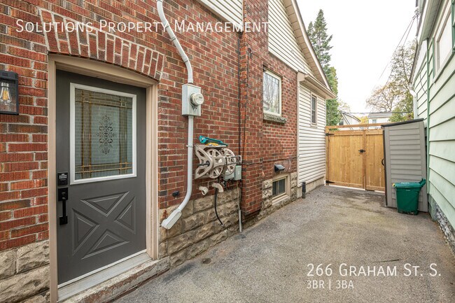 Photo du bâtiment - **Beautiful 3 bedroom/2.5 bathroom w/ Inlaw Suite**