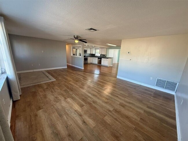 Foto del edificio - 121 Carlisle Ave NW