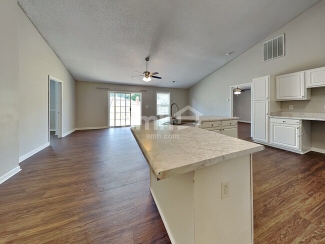 Building Photo - 23 Seaside Ln