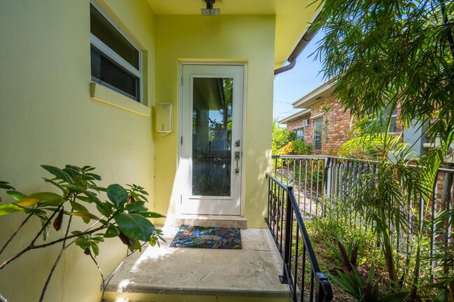 Foto del edificio - 632 N Lakeside Dr