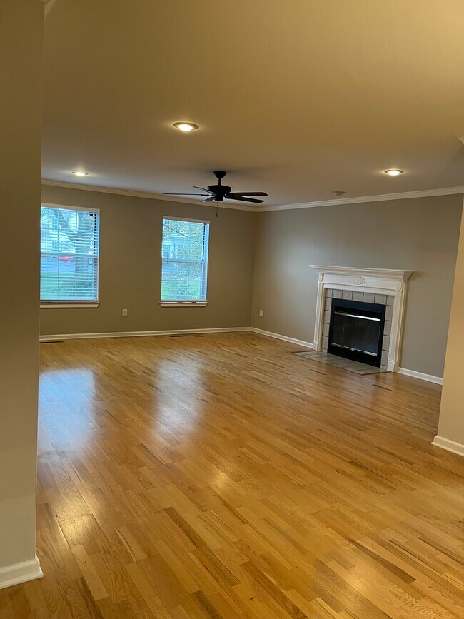 Foto del edificio - 1607 Briarwood Ln