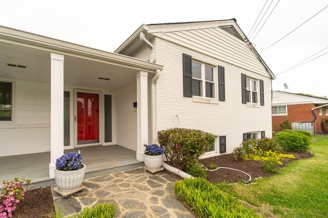Building Photo - 4 BD 3 BA Ranch Home in Fairfax