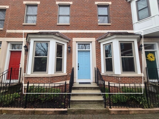 Building Photo - Rare opportunity in prestigious Hiram Square! First floor, condominium with 2-bedrooms & bonus ro...