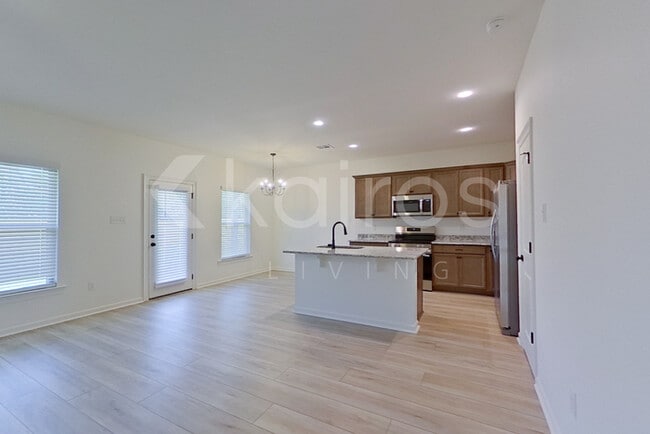 Building Photo - 300 Carencro St