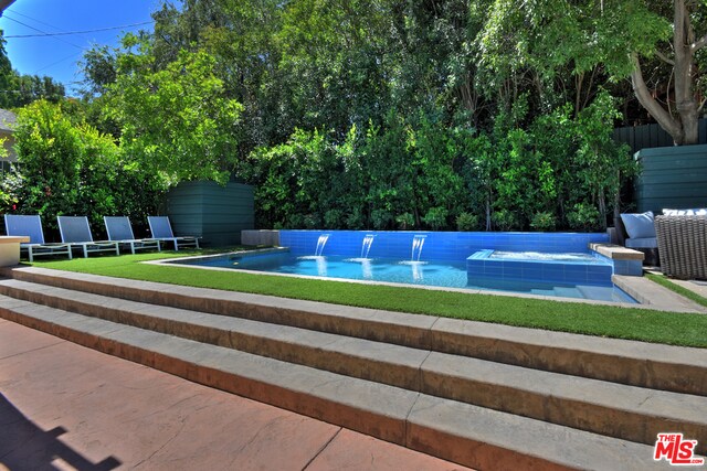 Foto del edificio - 14520 Greenleaf St