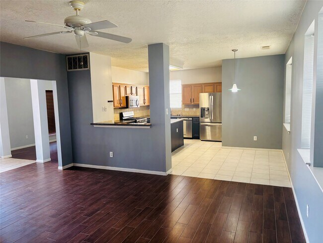 Building Photo - 4019 Mission Valley Dr