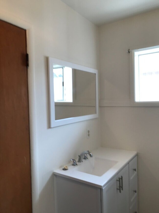 Building Photo - Helms110(CWP)