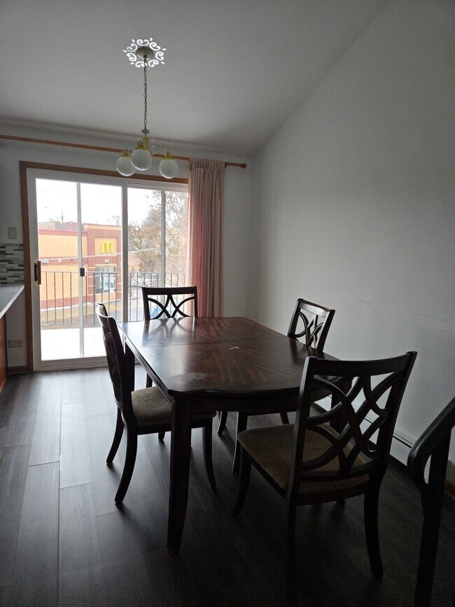 Foto del edificio - 6146 N Melvina Ave