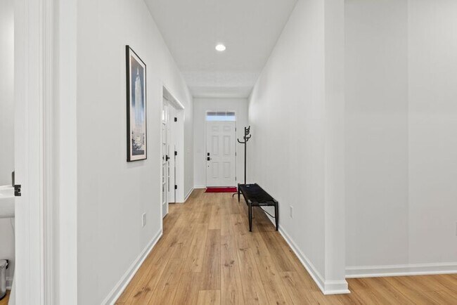 Foto del edificio - 8190 Smiths Cir