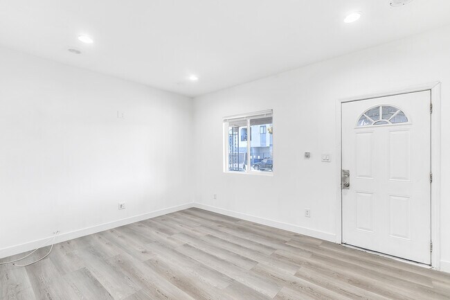 Foto del edificio - 519 E 64th St