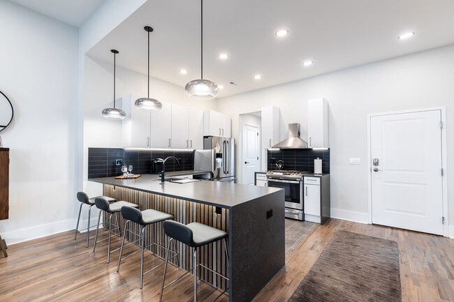 Building Photo - 795 E McMillan St