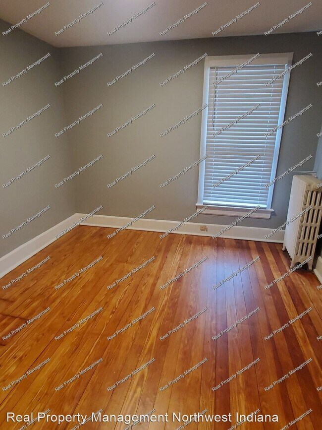Foto del edificio - 5 br, 1.5 bath House - 158 N. Ridge St.