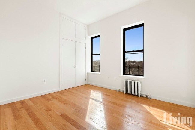 Building Photo - 601 Greenwood Ave