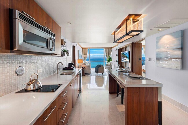 Foto del edificio - 6801 Collins Ave