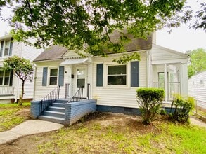 Building Photo - 703 N 32nd St