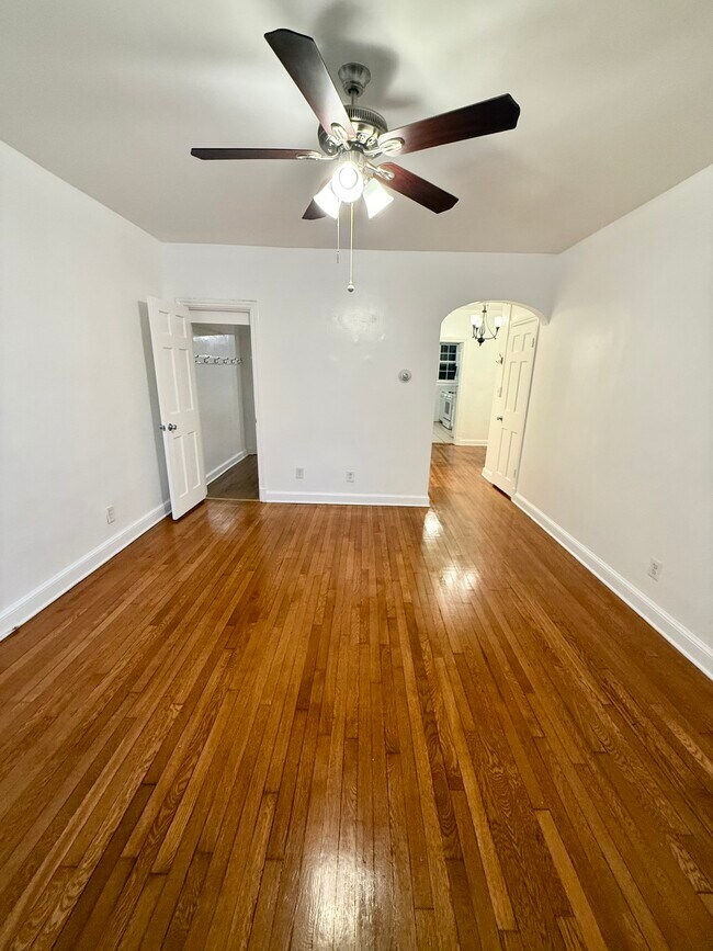 Foto del edificio - 4034 Calvert St NW